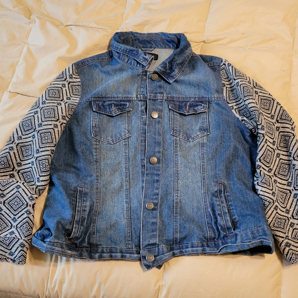 New look women's plus size 2X denim Jean jacket with polyester design on sleeves - Picture 15 of 16